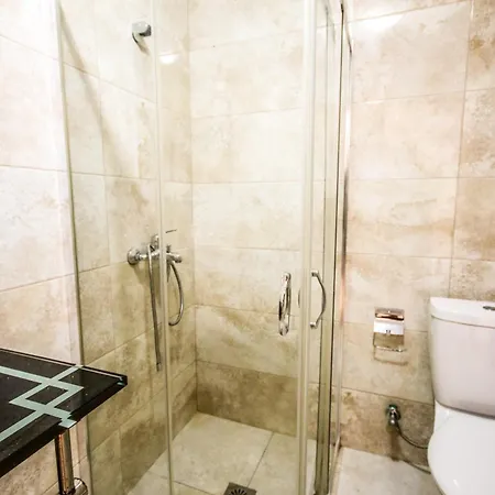 Hibiscus , Aparthotel Himare