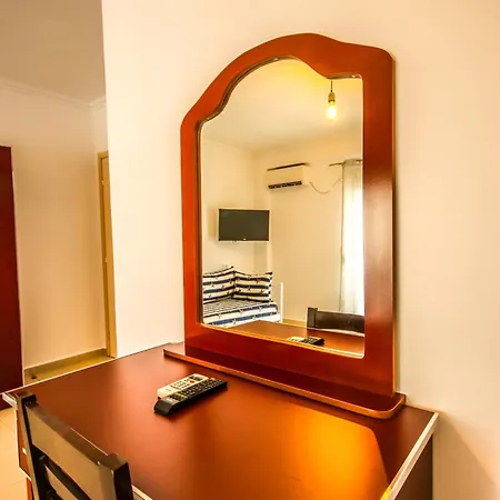 Aparthotel Hibiscus & Breakfast, Himare
