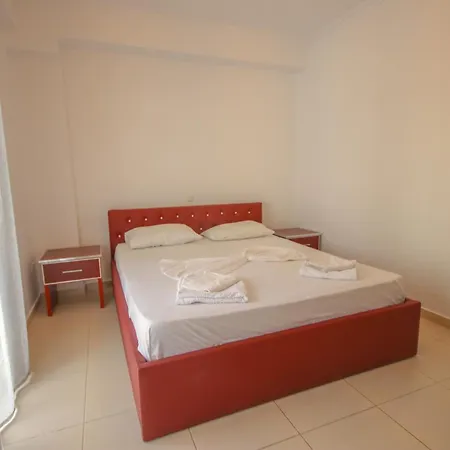 Hibiscus , Aparthotel Himare