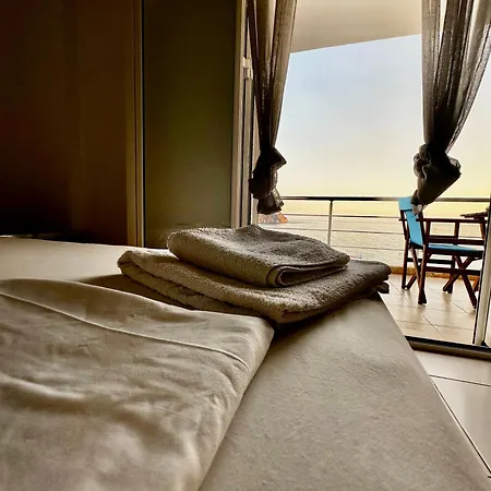 Hibiscus And Breakfast , Химара