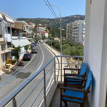 Hibiscus And Breakfast , Aparthotel Himare