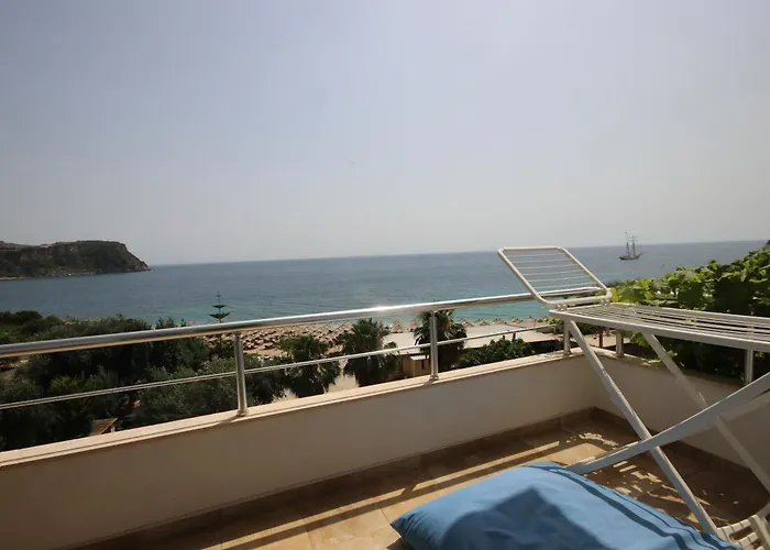 Aparthotel Hibiscus And Breakfast , Himare
