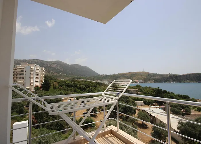 Hibiscus And Breakfast , 3* Himare