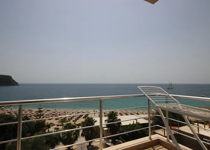 Hibiscus And Breakfast , Himarë