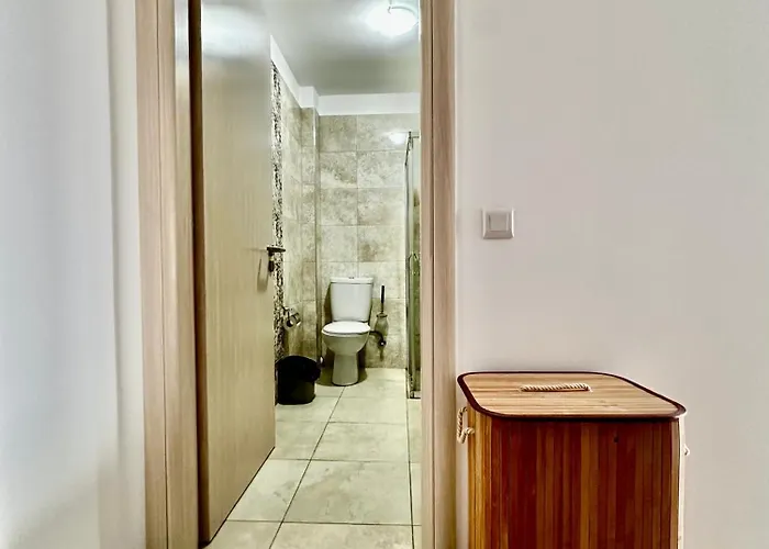 Hibiscus And Breakfast , 3*