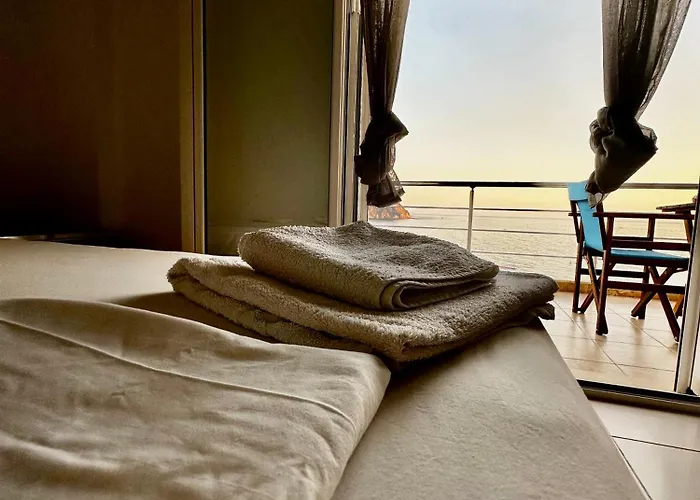 Hibiscus And Breakfast , Himare