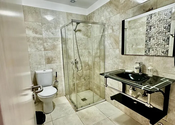 Hibiscus And Breakfast , Lejlighedshotel Himarë