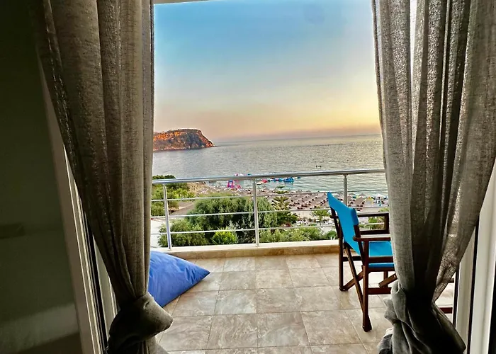 Hibiscus And Breakfast , 3*