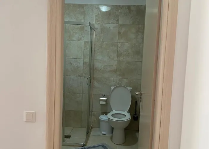 Hibiscus And Breakfast , 3*