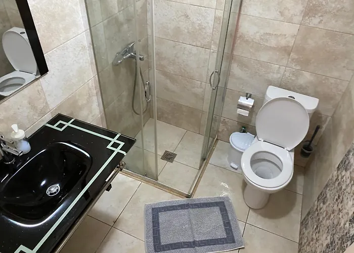 Hibiscus And Breakfast , Aparthotel Himare