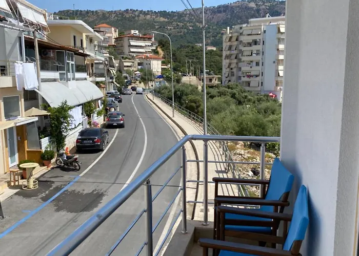Hibiscus And Breakfast , Aparthotel Himare