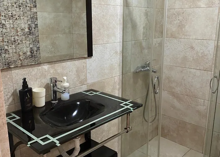 Hibiscus And Breakfast , Aparthotel 3*