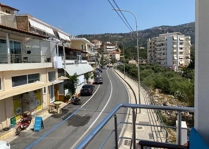 Hibiscus And Breakfast , Aparthotel Himare