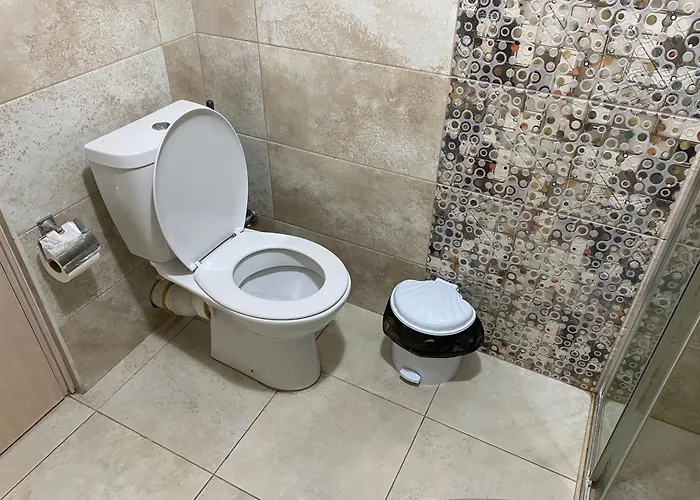 Hibiscus And Breakfast , Aparthotel Himare