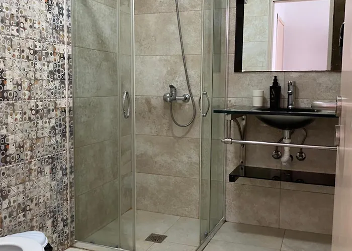 Hibiscus And Breakfast , 3* Himarë