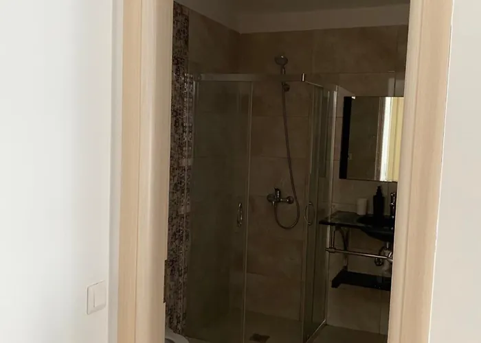 Hibiscus And Breakfast , 3* Himare