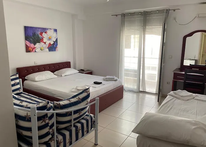 Hibiscus And Breakfast , Himare