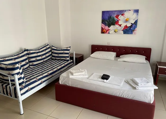 Hibiscus And Breakfast , 3* Himare