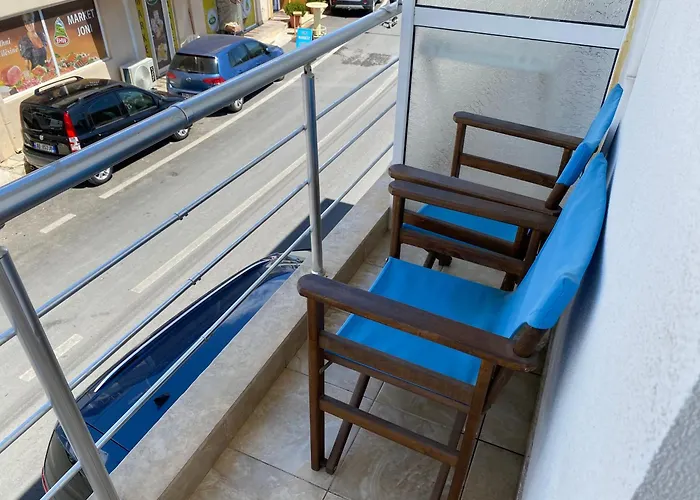 Hibiscus And Breakfast , Lejlighedshotel Himarë