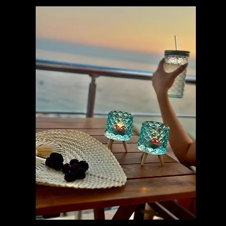 Hibiscus & Breakfast, Aparthotel Himare