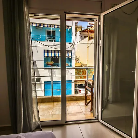 Hibiscus Accommodations , Himare Lägenhetshotell