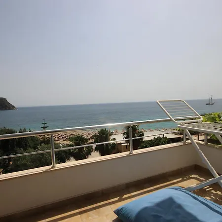 Lägenhetshotell Hibiscus Accommodations , Himare Himare