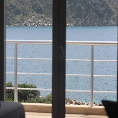Hibiscus Accommodations , Himare
