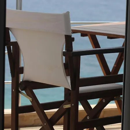 Hibiscus Accommodations , Himare Lägenhetshotell 3*