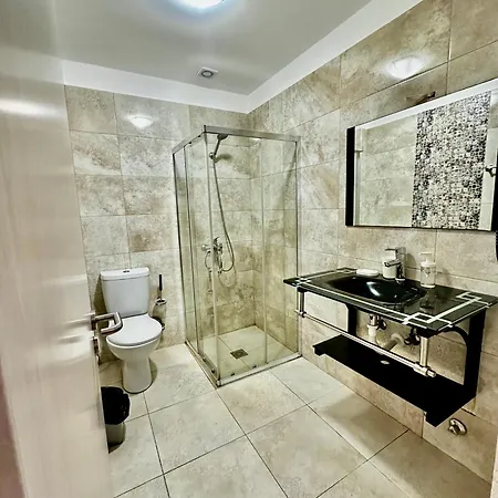Hibiscus Accommodations , Himare Lägenhetshotell Himare