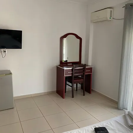 Hibiscus Accommodations , Himare Lägenhetshotell 3*