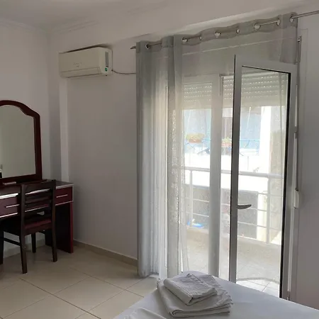 Lägenhetshotell Hibiscus Accommodations , Himare