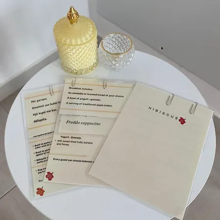 Hibiscus Accommodations , Himare Lägenhetshotell