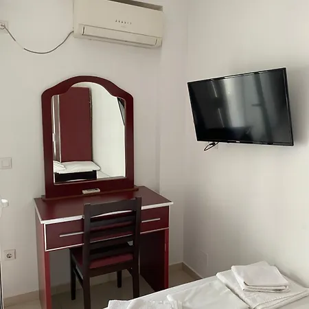 Lägenhetshotell Hibiscus Accommodations , Himare 3*