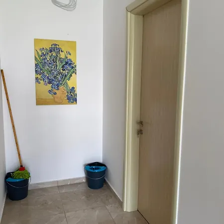 Hibiscus Accommodations , Himare Lägenhetshotell