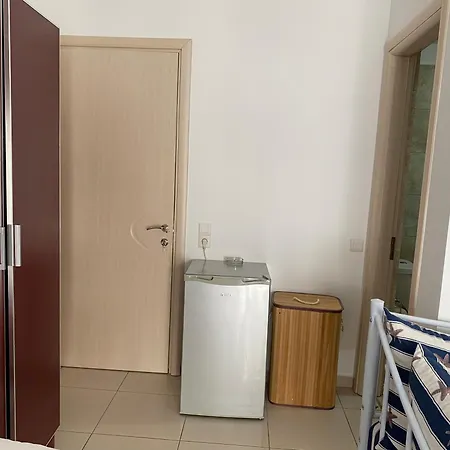 Hibiscus Accommodations , Himare Lägenhetshotell Himare