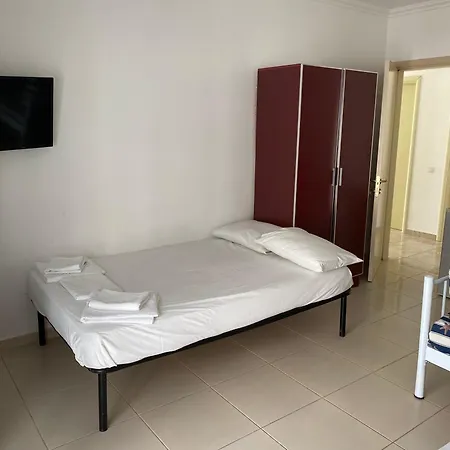 Hibiscus Accommodations , Himare Lägenhetshotell Himare