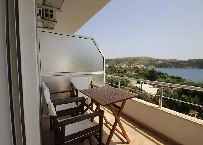 Hibiscus And Breakfast , Himara